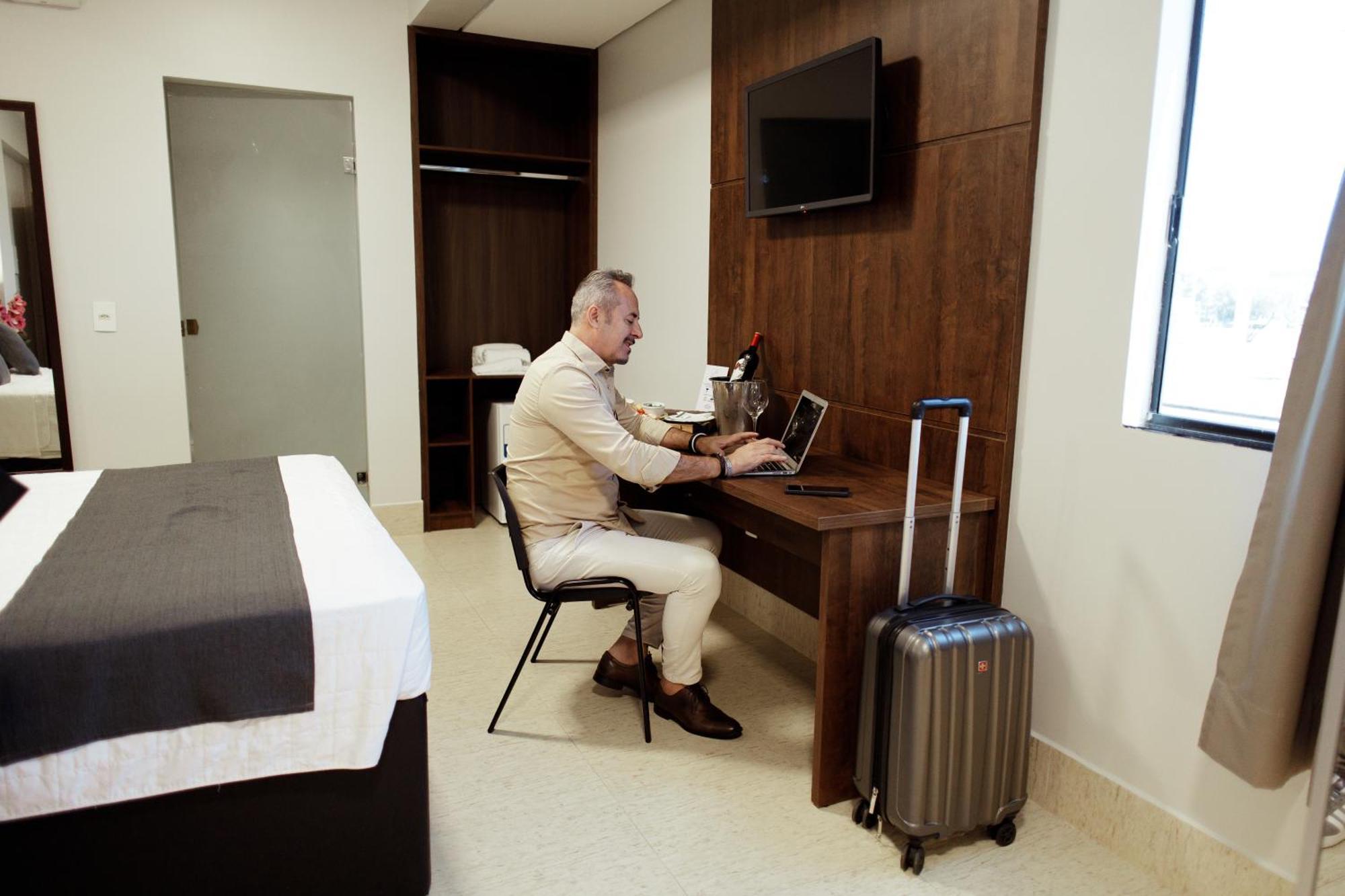 Roma Hotel By H Hoteis - Airport Núcleo Bandeirante エクステリア 写真